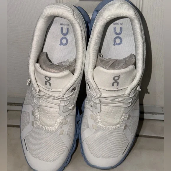 On Running Cloud Sneakers White Chambray W 9.5, M 8